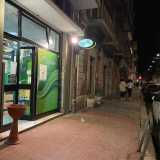 Giunti in via Ravanas, entriamo nella ricevitoria dei Magrone trovandoci in un ambiente praticamente diviso in due